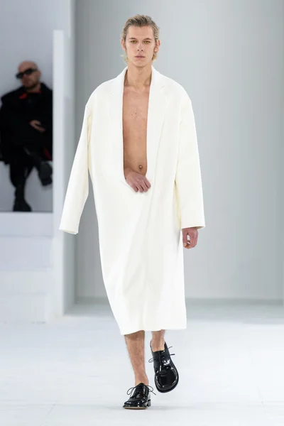 Look 15